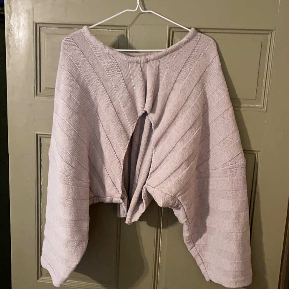 Women’s s/m high cropped in front sweater